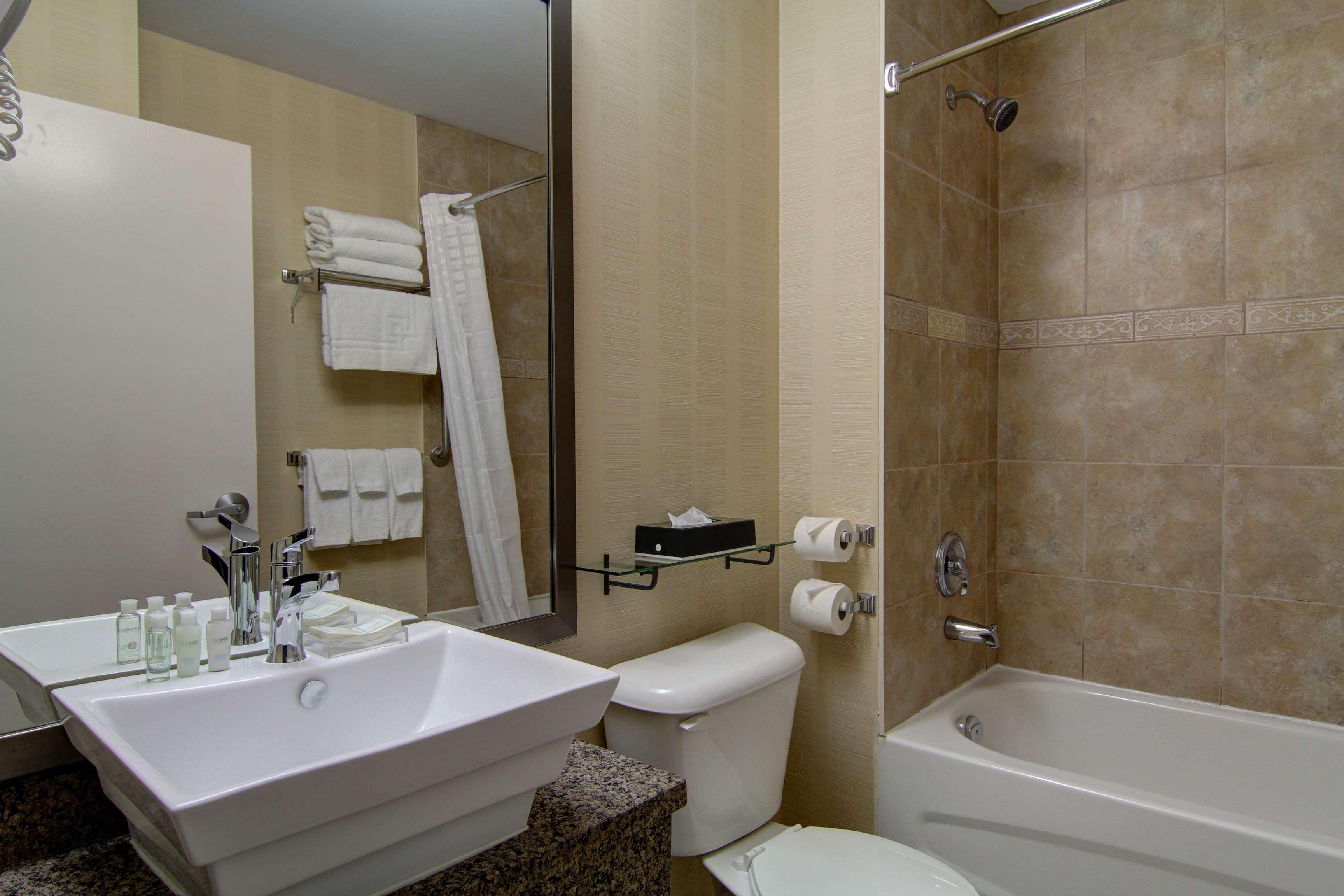 Best Western Plus Bowmanville Exterior foto