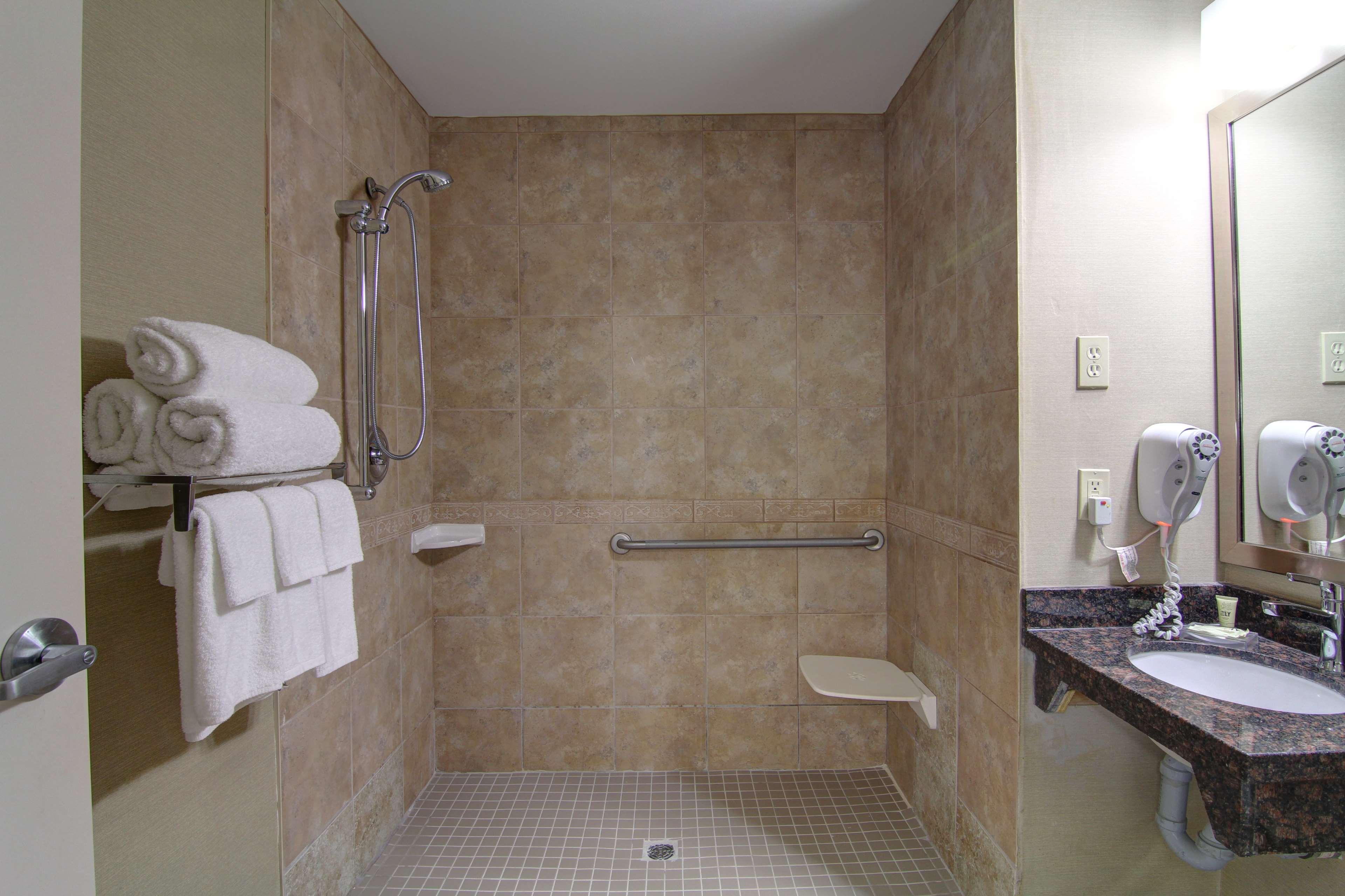 Best Western Plus Bowmanville Exterior foto