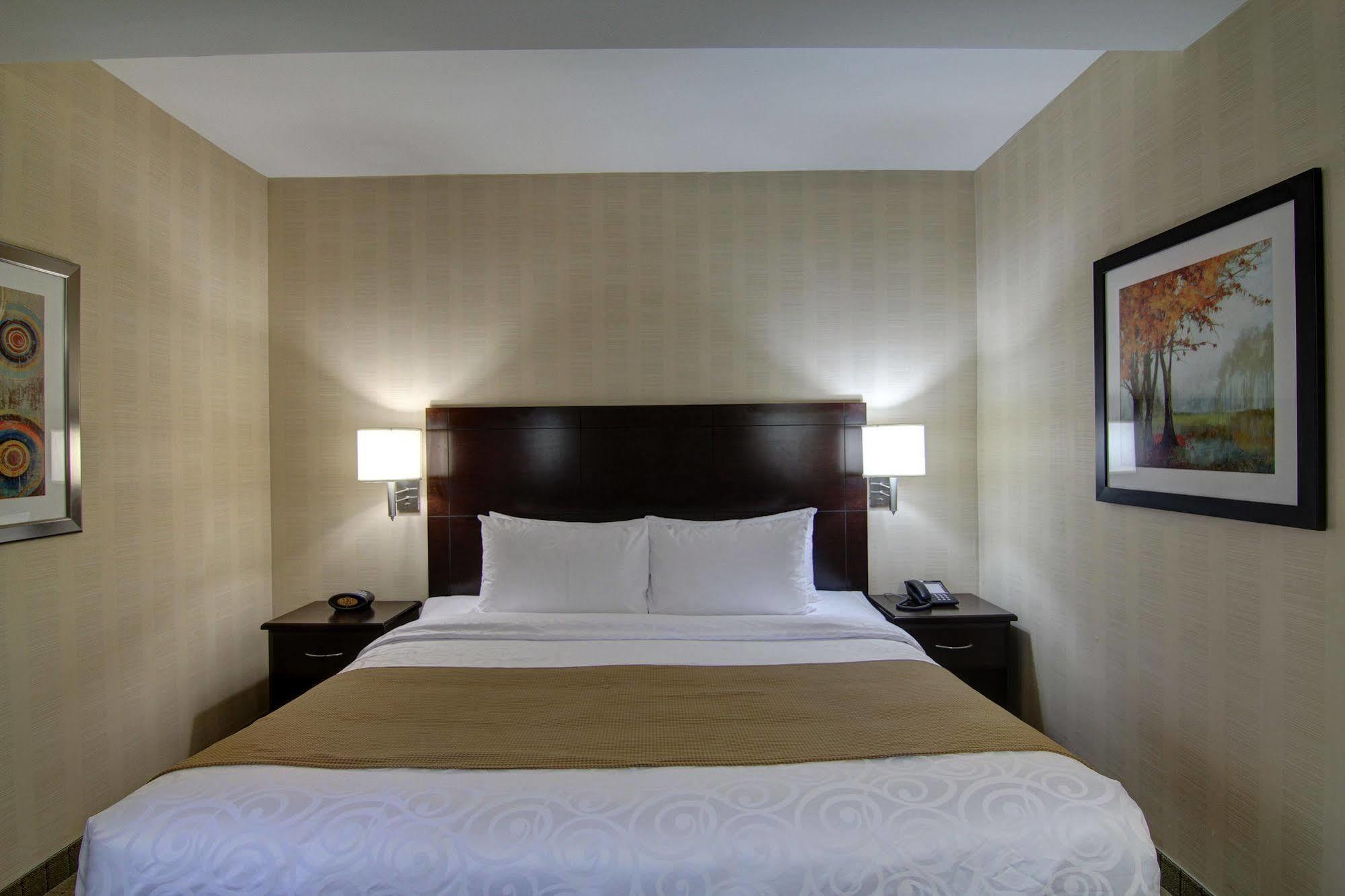 Best Western Plus Bowmanville Exterior foto
